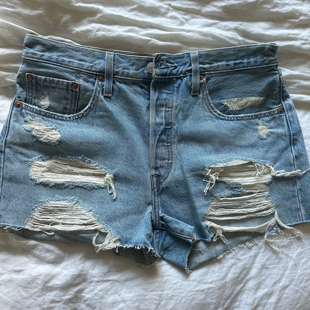 Levi’s Distressed Denim Women Shorts